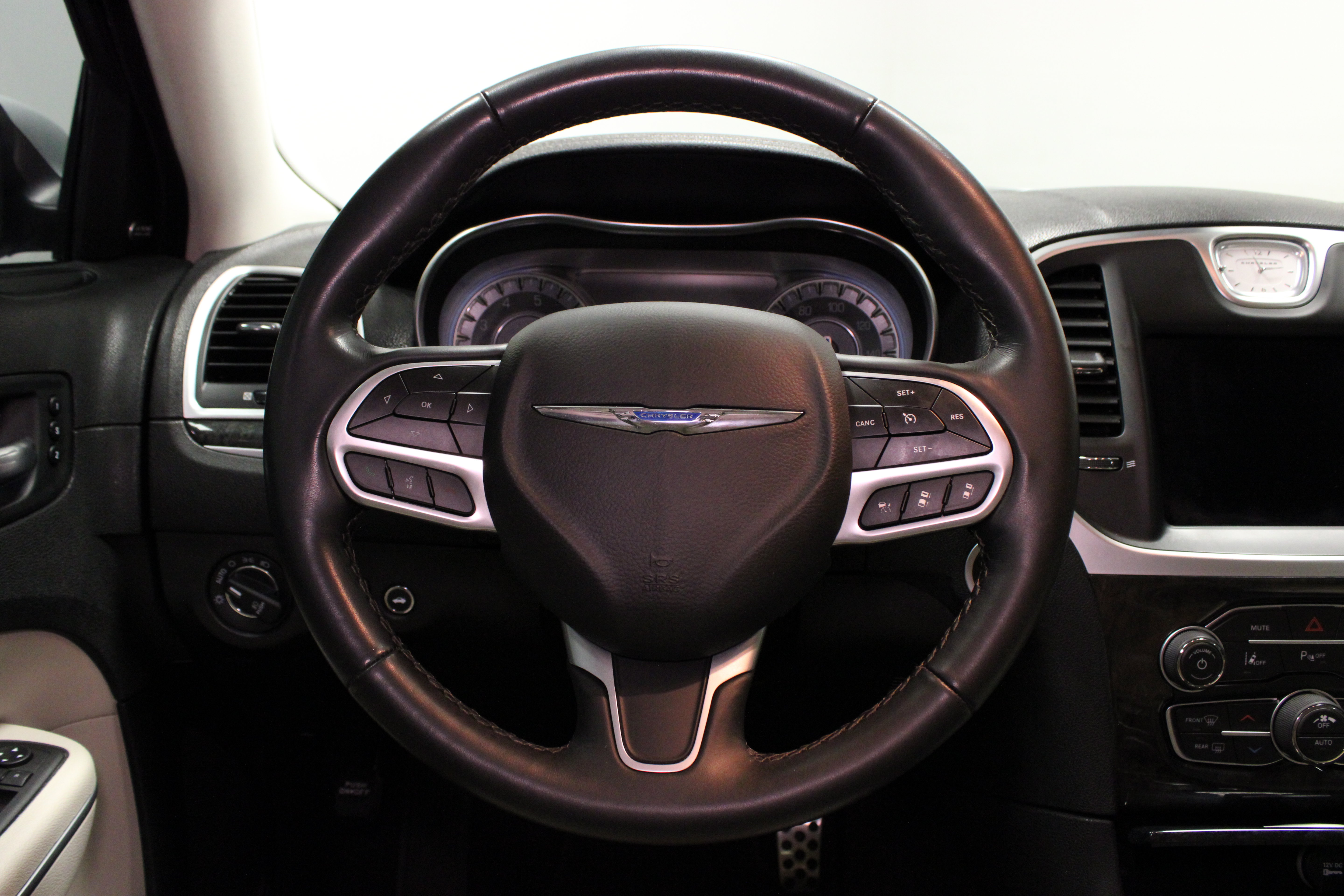 Used 2022 Chrysler 300 Touring L w/ Safetytec Plus Group AWD/4WD image 20