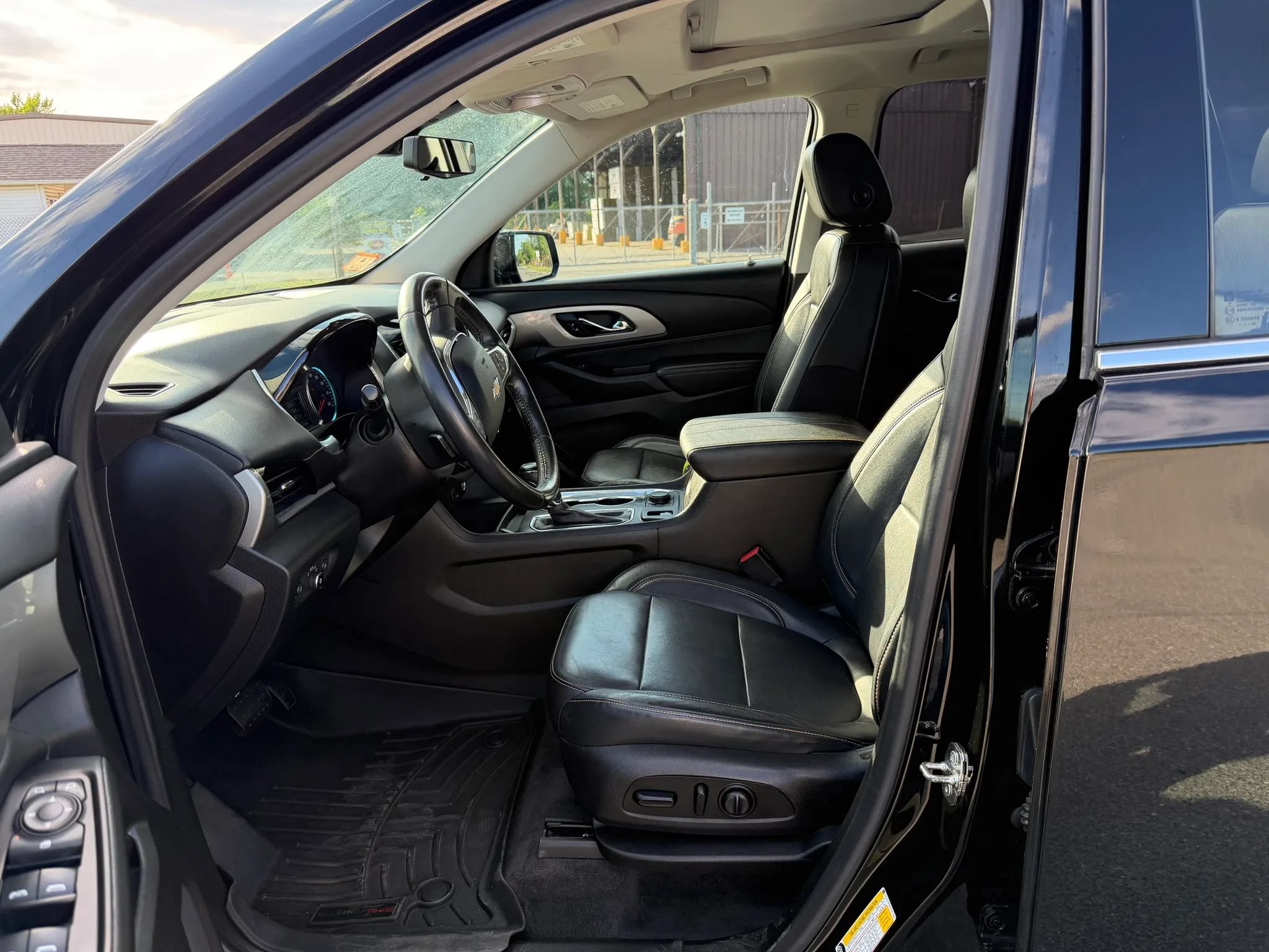 Used 2019 Chevrolet Traverse LT w/ LT Premium Package AWD/4WD image 10