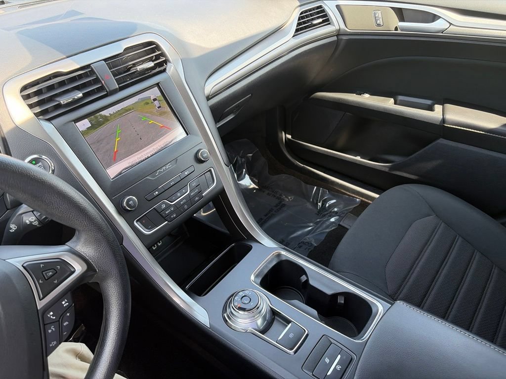 Used 2020 Ford Fusion SE FWD image 22