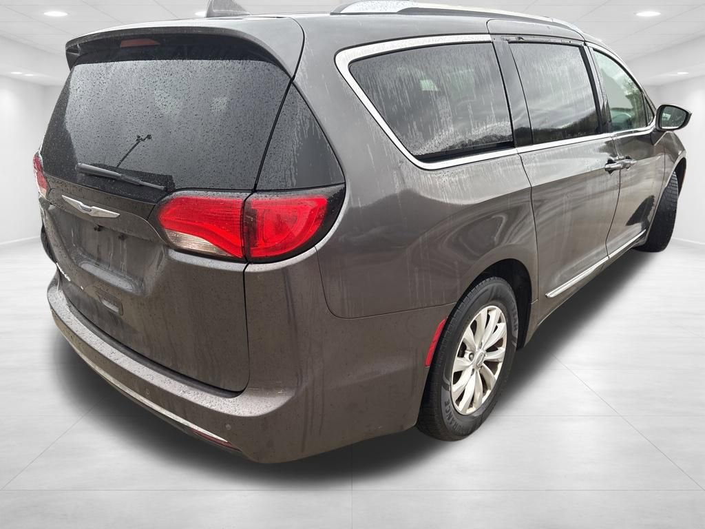 Used 2019 Chrysler Pacifica Touring-L image 5