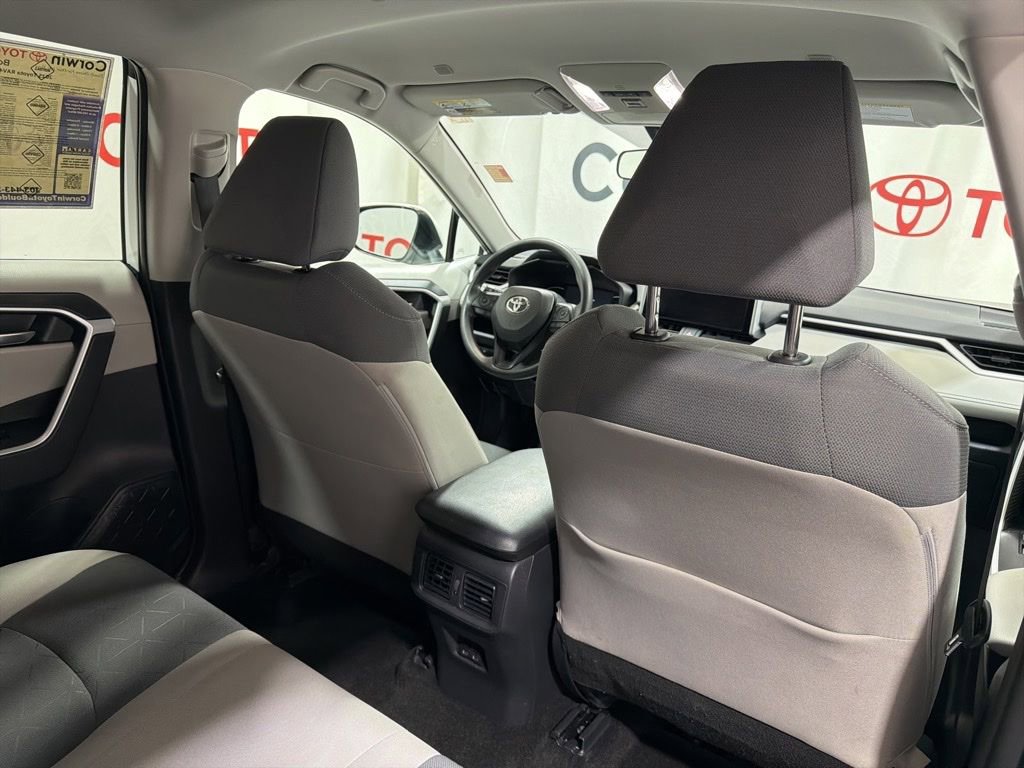 Used 2025 Toyota RAV4 XLE AWD/4WD image 16