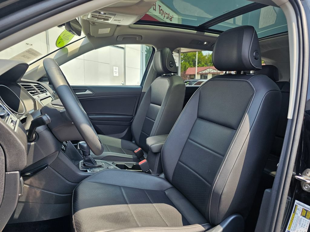 Used 2021 Volkswagen Tiguan SE w/ Panoramic Sunroof Package AWD/4WD image 19