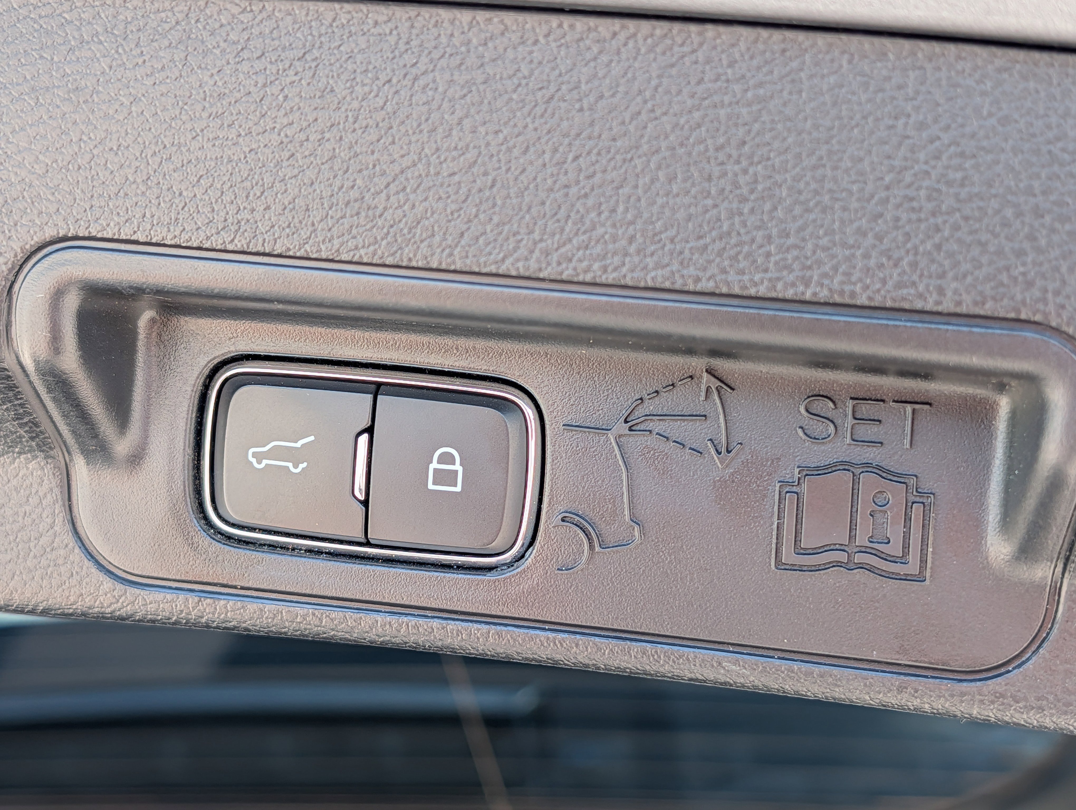 Certified 2022 Ford Explorer XLT w/ Equipment Group 202A AWD/4WD image 14