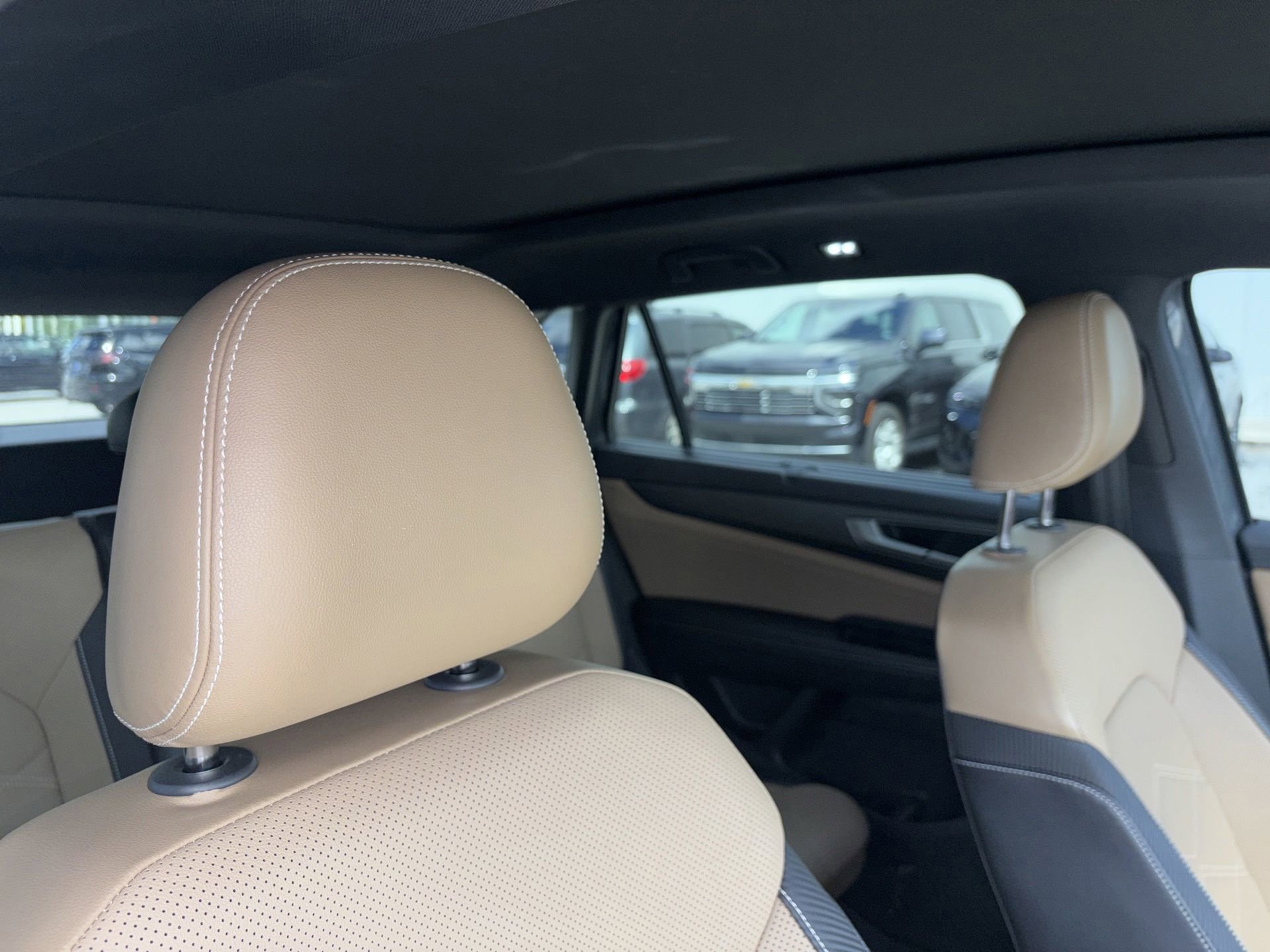 Used 2024 Volkswagen Atlas Cross Sport SE w/ Panoramic Sunroof Package FWD image 9