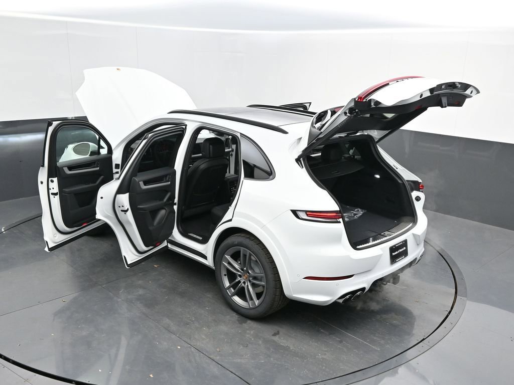 Certified 2025 Porsche Cayenne AWD/4WD image 49