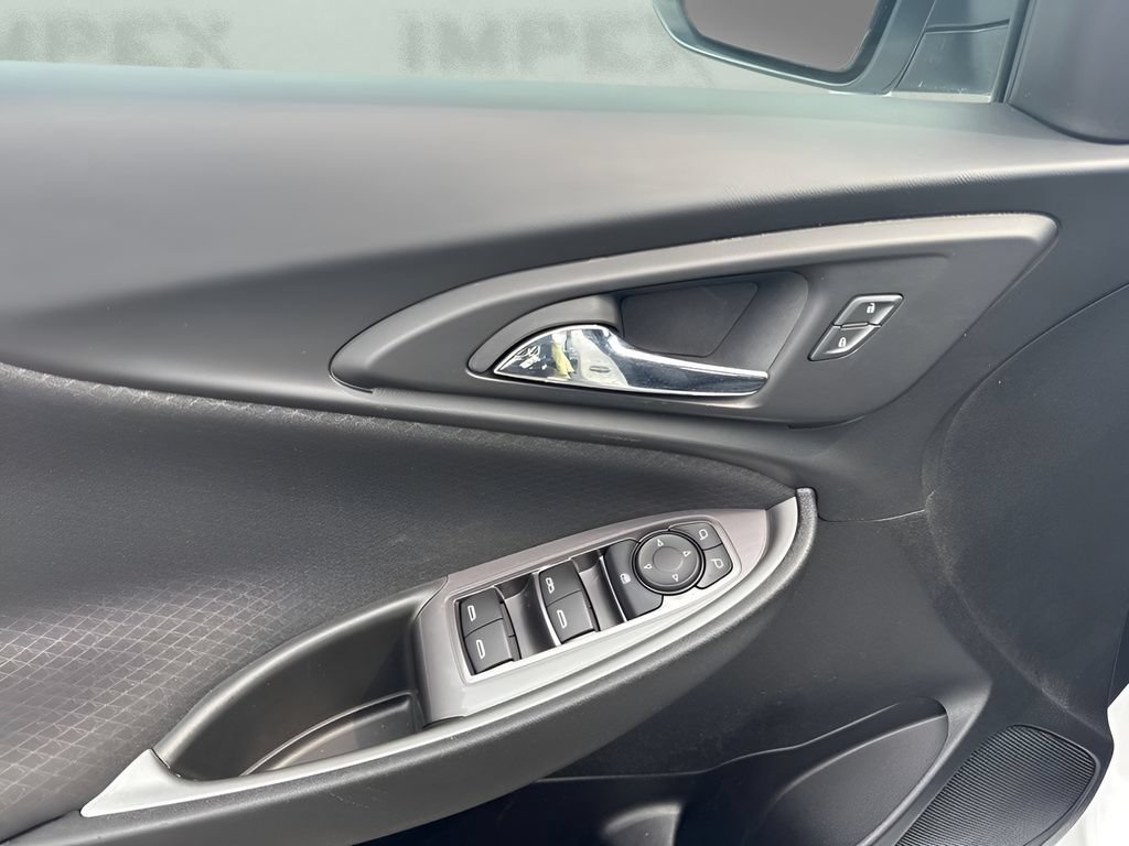 Used 2022 Chevrolet Malibu LT FWD image 15