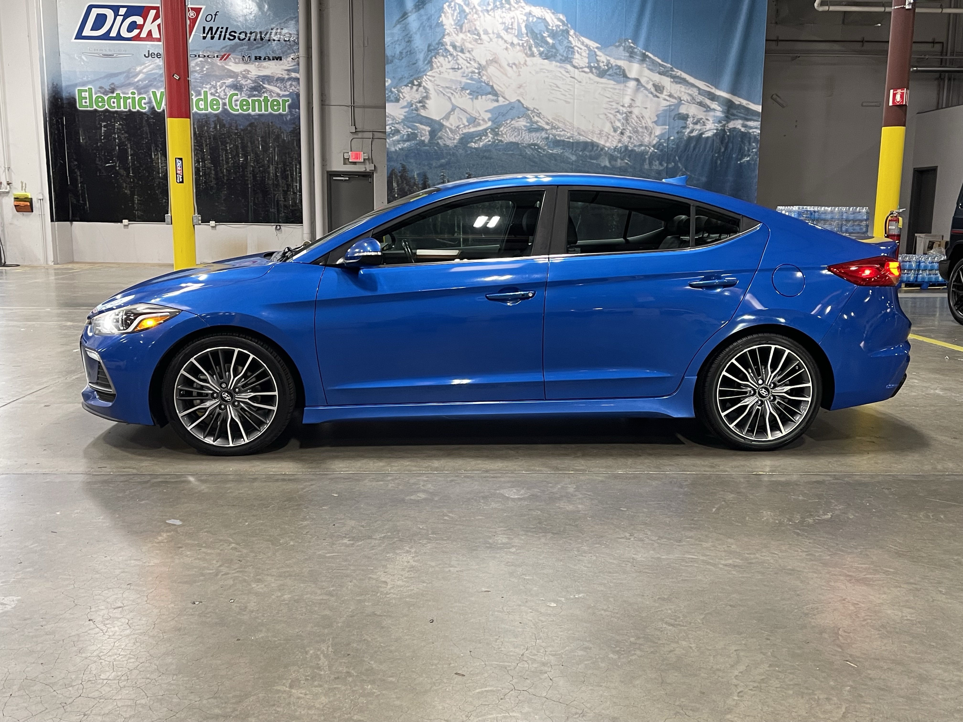 Used 2018 Hyundai Elantra Sport w/ Sport Premium Package 03 FWD image 2