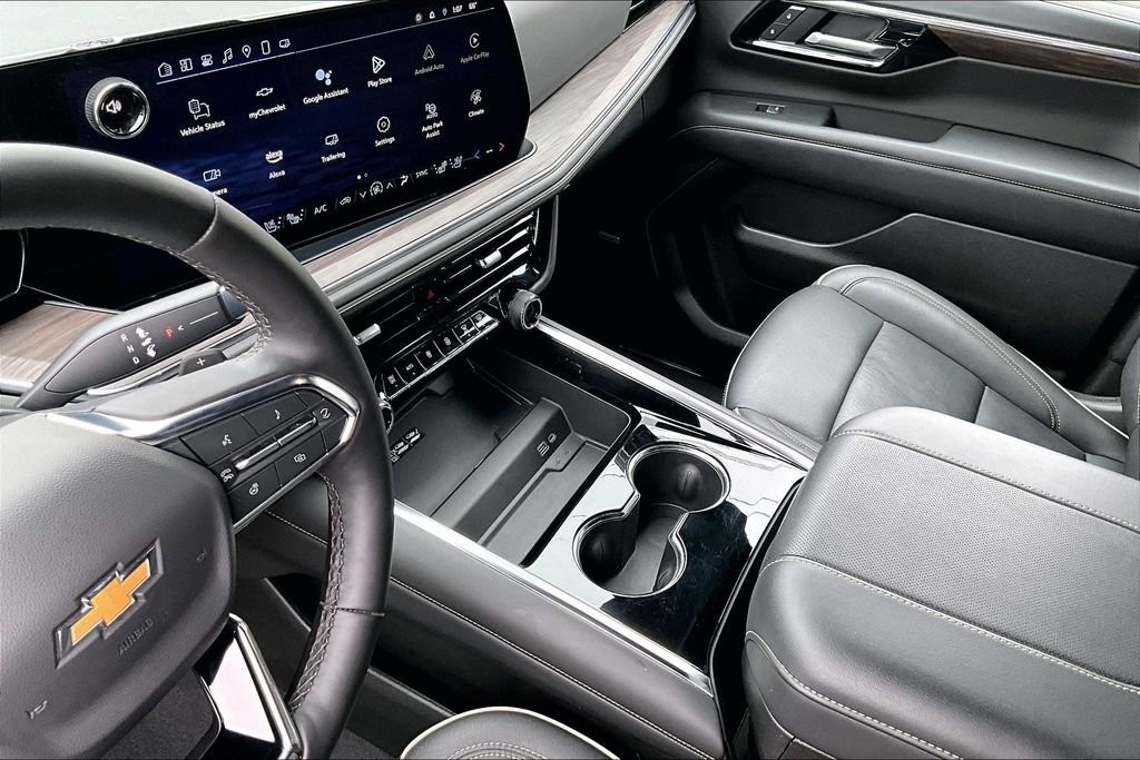 Used 2025 Chevrolet Suburban Premier image 17