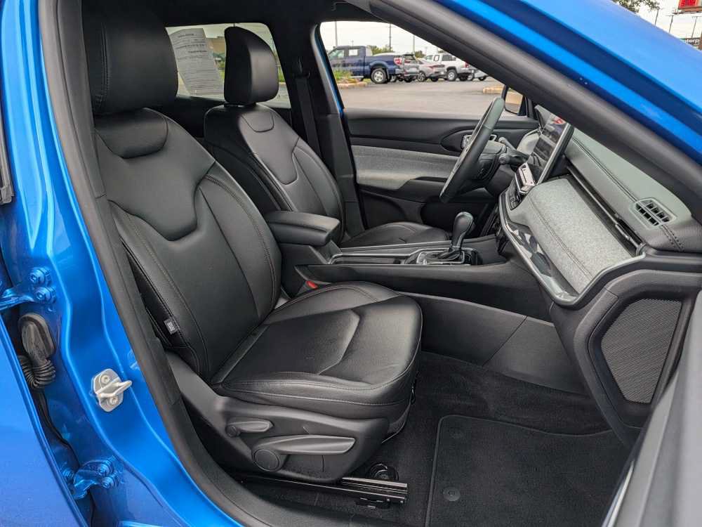 Used 2024 Jeep Compass Latitude AWD/4WD image 21