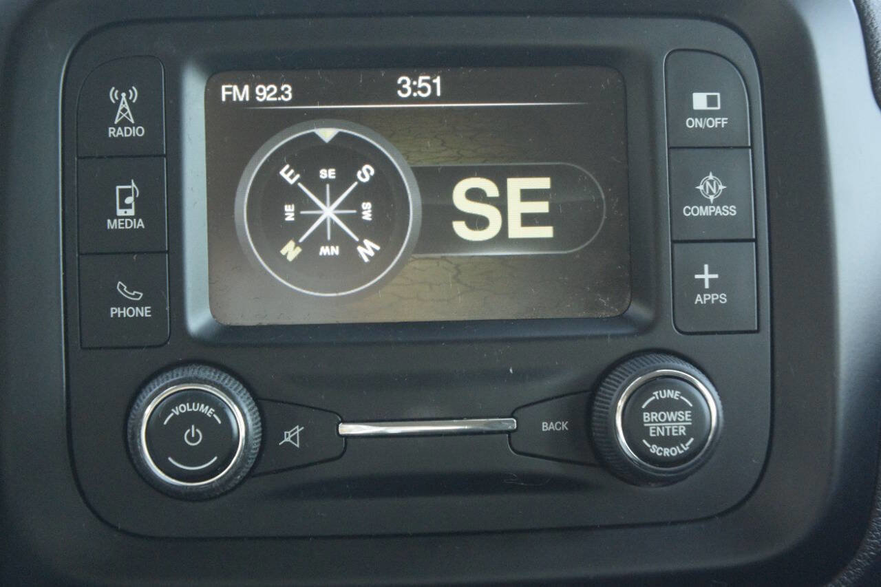 Used 2017 Jeep Renegade Latitude w/ Popular Equipment Group image 21