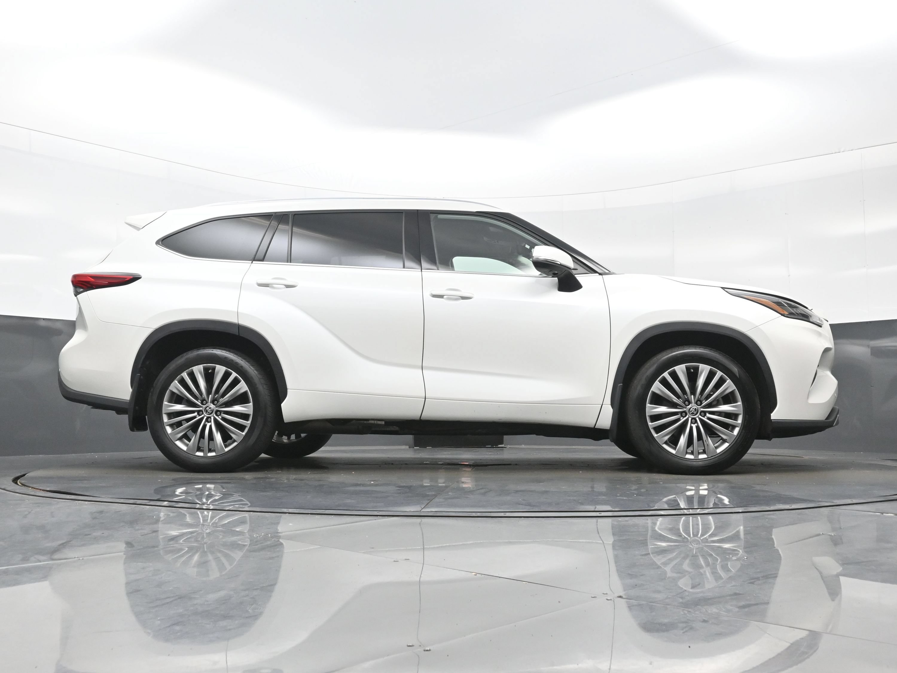 Used 2021 Toyota Highlander Platinum AWD/4WD image 33