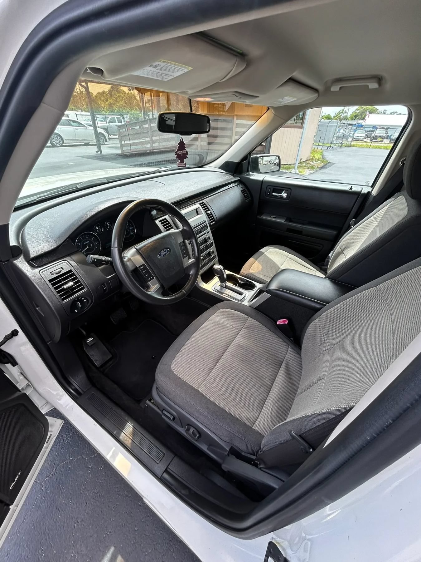 Used 2010 Ford Flex SE FWD image 19