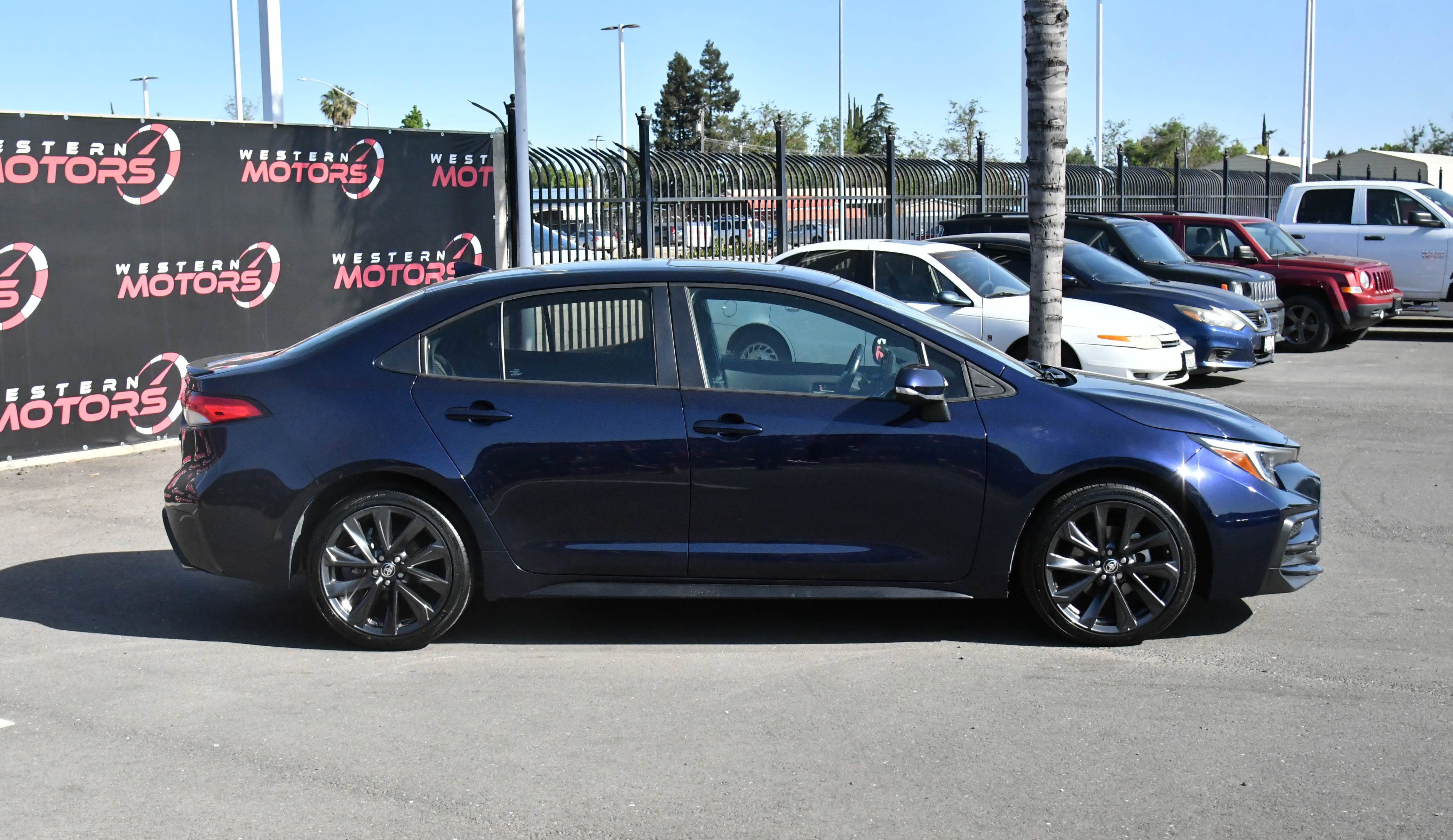 Used 2023 Toyota Corolla SE w/ SE Premium Package FWD image 9