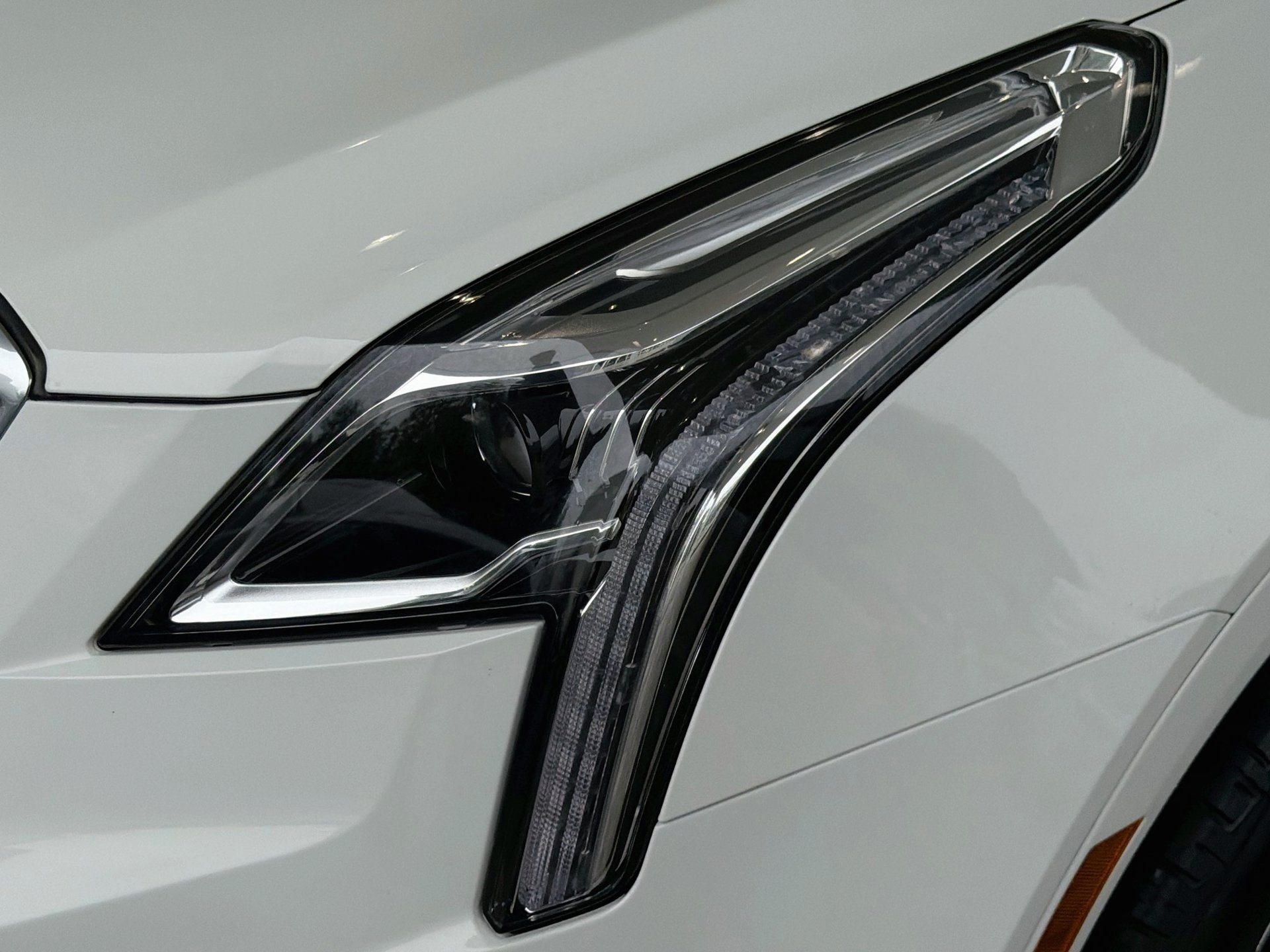 Certified 2022 Cadillac XT5 Premium Luxury FWD image 11