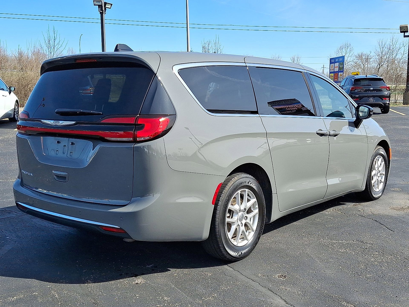 Used 2025 Chrysler Pacifica Select FWD image 25