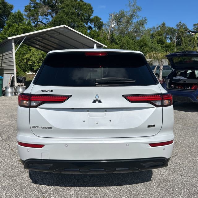 Used 2024 Mitsubishi Outlander SE Black Edition FWD image 4