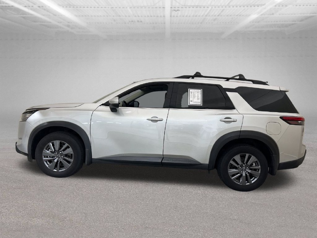 Used 2023 Nissan Pathfinder SV AWD/4WD image 2