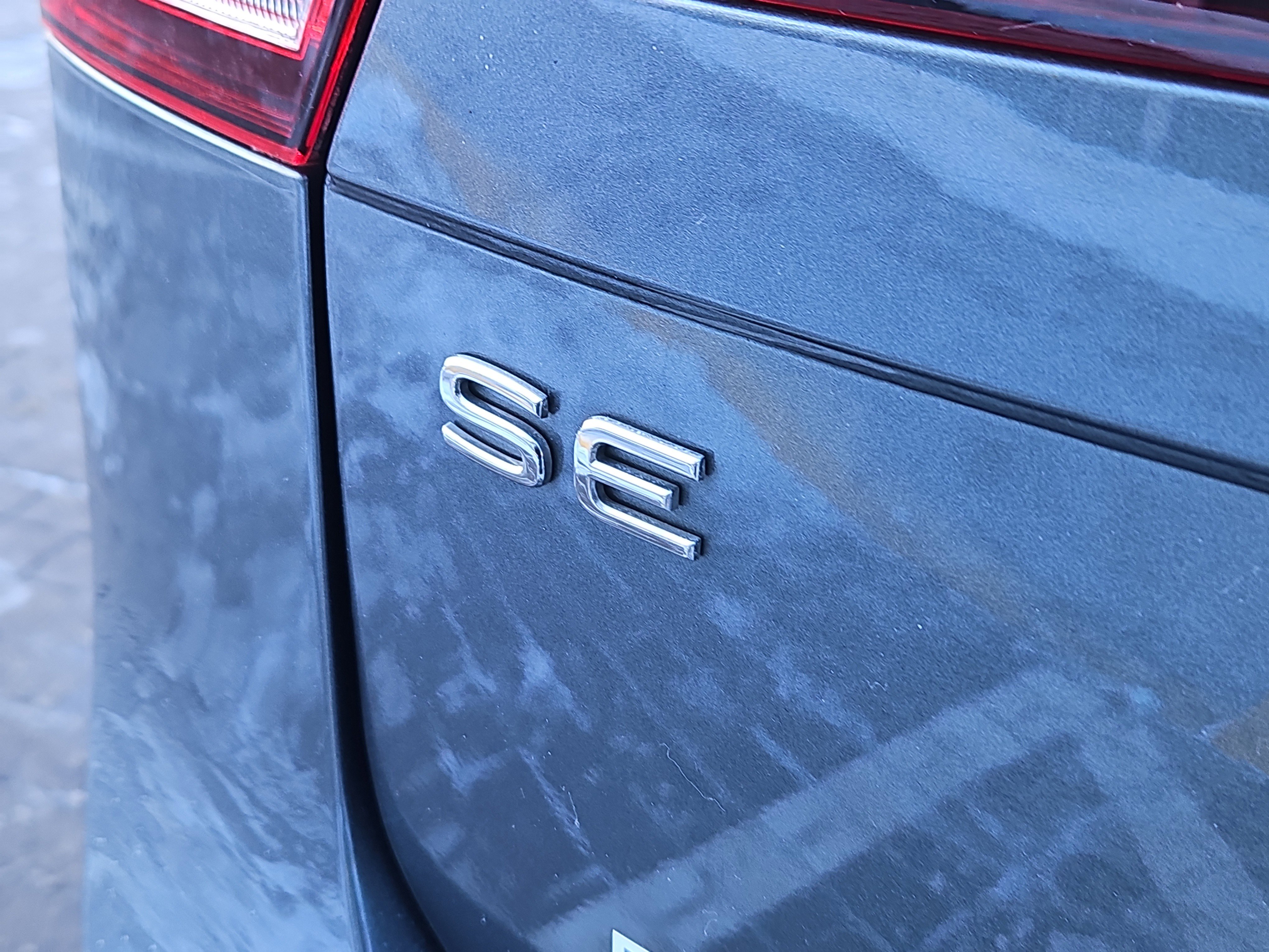 Certified 2023 Volkswagen Tiguan SE R-Line image 6