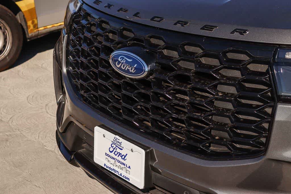 Certified 2025 Ford Explorer ST-Line RWD image 8