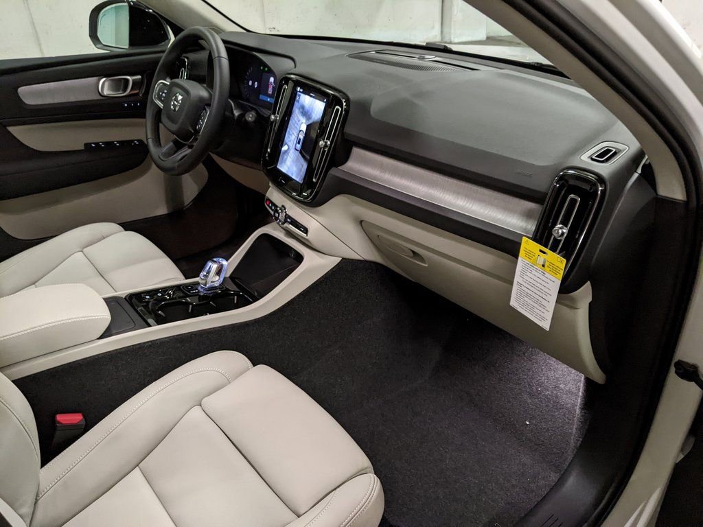 New 2026 Volvo XC40 B5 Ultra w/ Protection Package Premier image 21