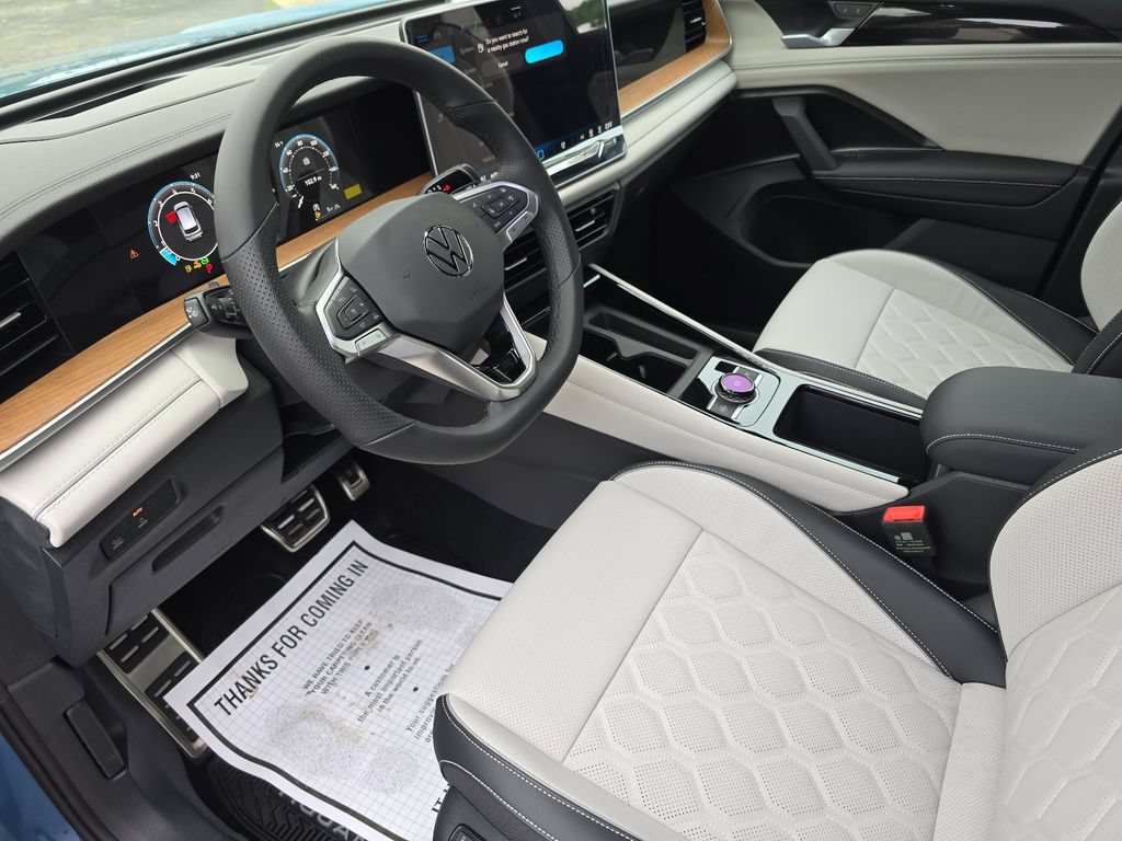 New 2026 Volkswagen Tiguan SEL R-Line AWD/4WD image 13