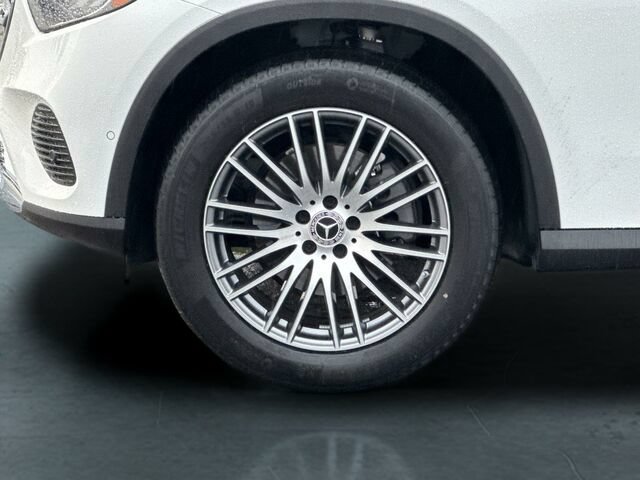 Used 2026 Mercedes-Benz GLC 300 image 32
