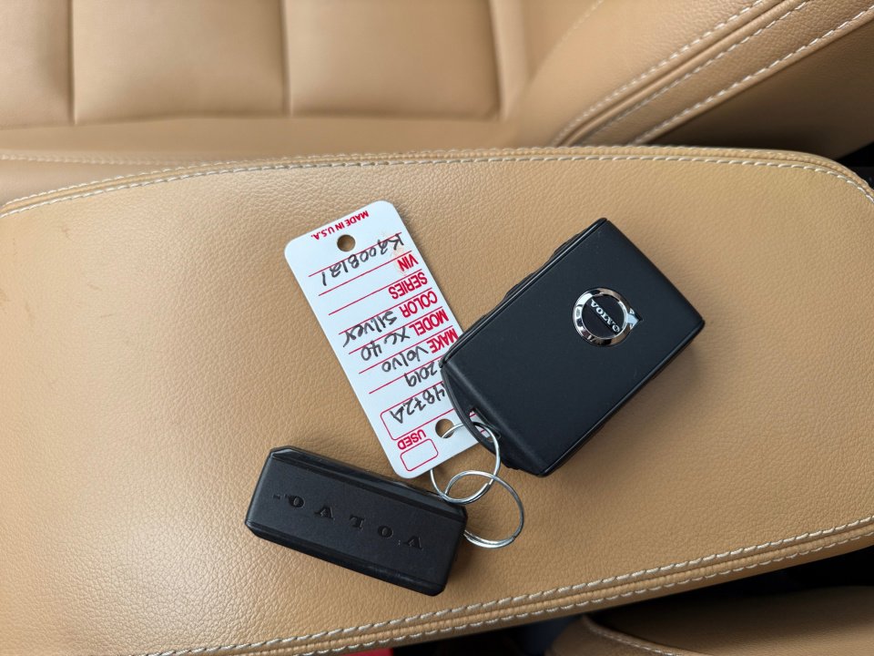 Used 2019 Volvo XC40 T5 Momentum image 34