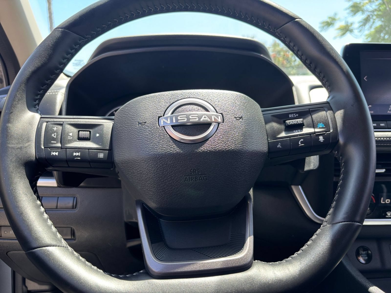 Used 2025 Nissan Rogue SV FWD image 30