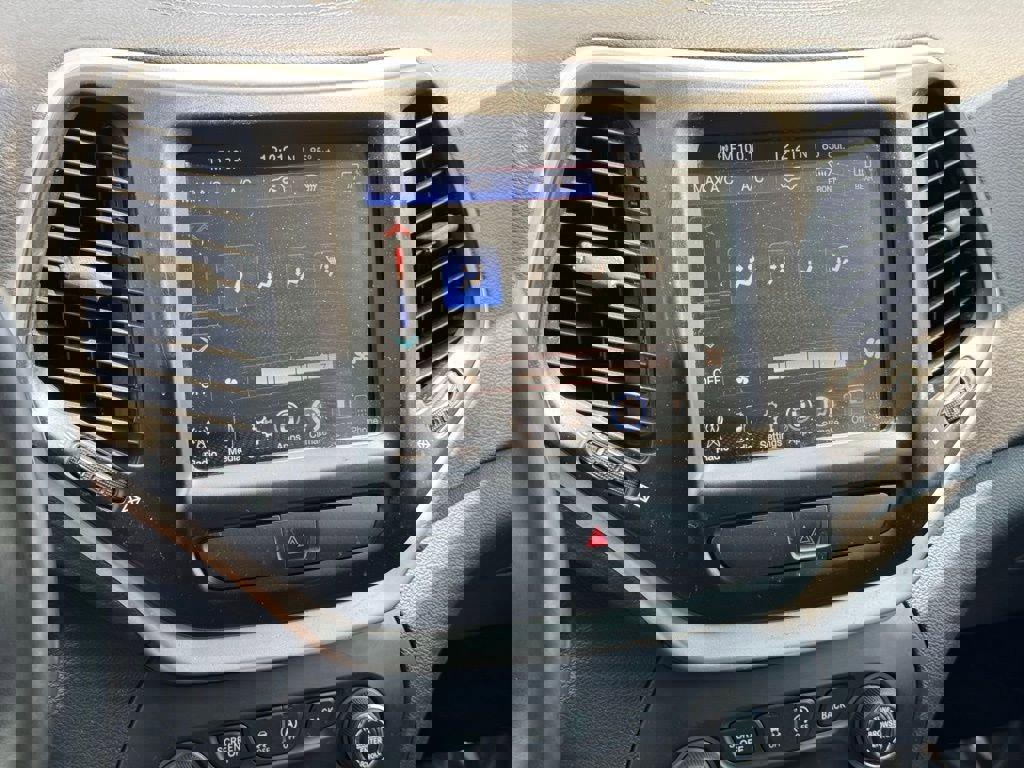 Used 2018 Jeep Cherokee Latitude Plus image 29