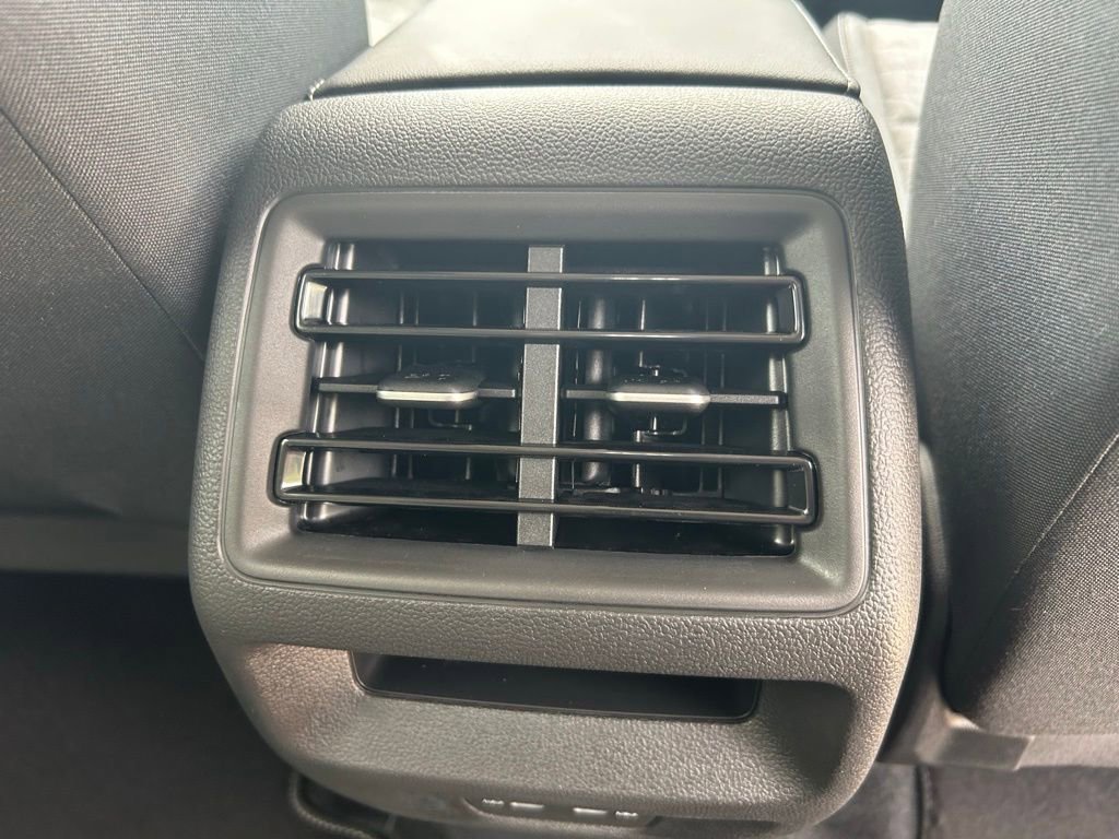 Used 2025 Volkswagen Tiguan S image 34