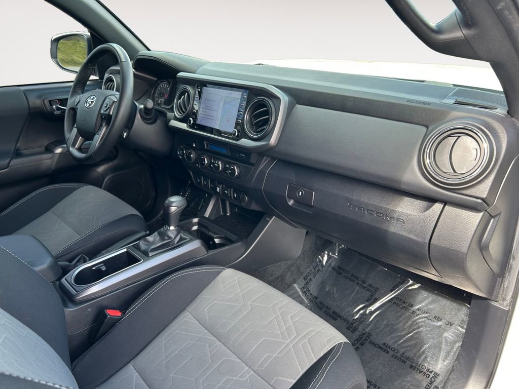 Used 2022 Toyota Tacoma TRD Off-Road w/ Technology Package AWD/4WD image 27