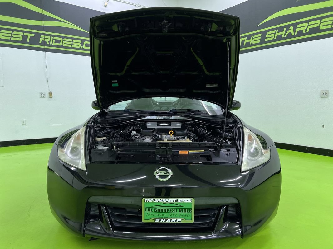 Used 2012 Nissan 370Z Touring RWD image 4