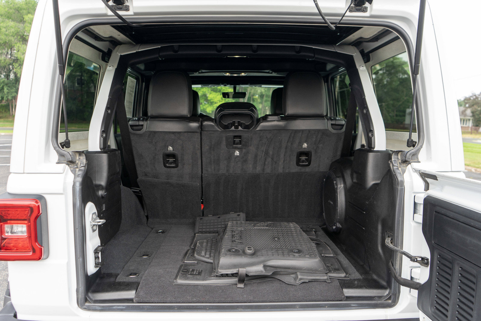 Used 2023 Jeep Wrangler Unlimited Sahara w/ Safety Group AWD/4WD image 9