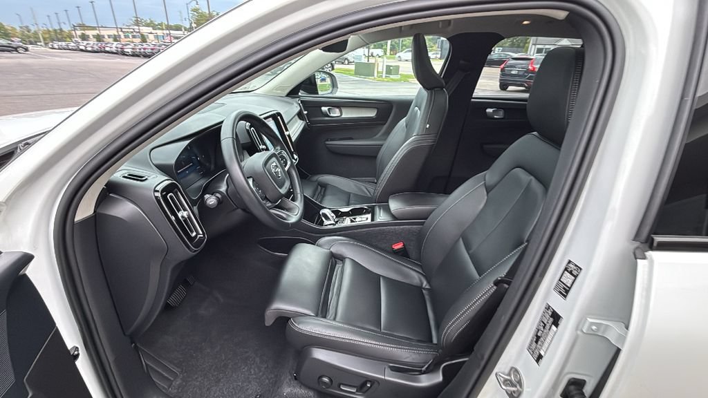 Used 2026 Volvo XC40 B5 Plus AWD/4WD image 25