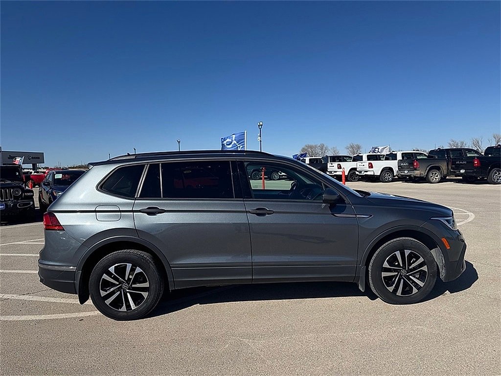 Used 2022 Volkswagen Tiguan S image 2