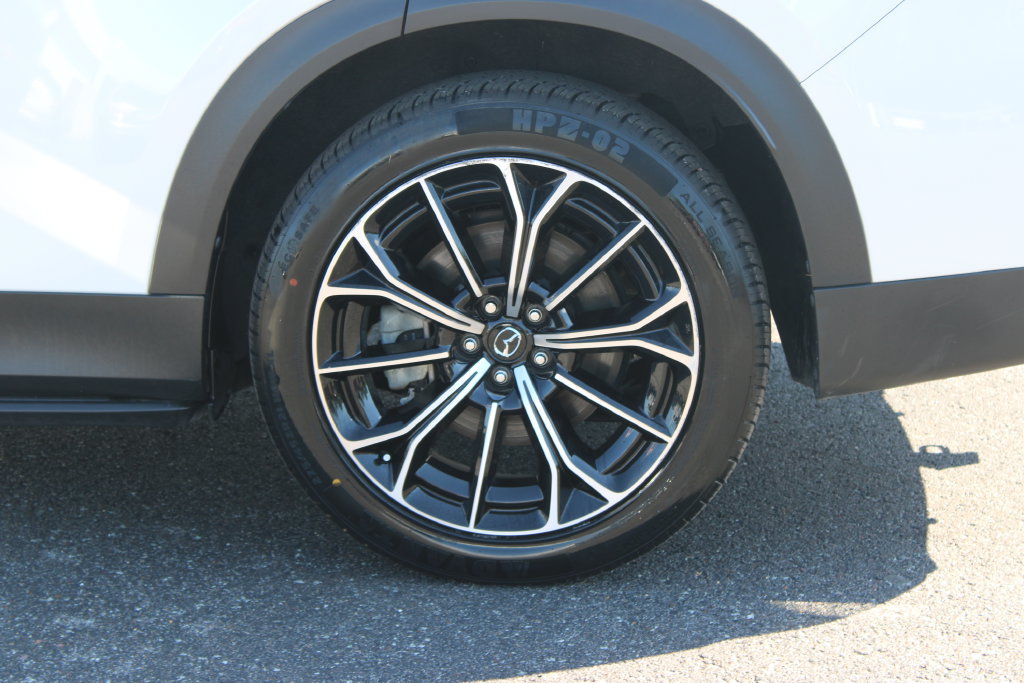 Used 2025 MAZDA CX-70 Plug-In Hybrid w/ Premium Plus AWD/4WD image 16