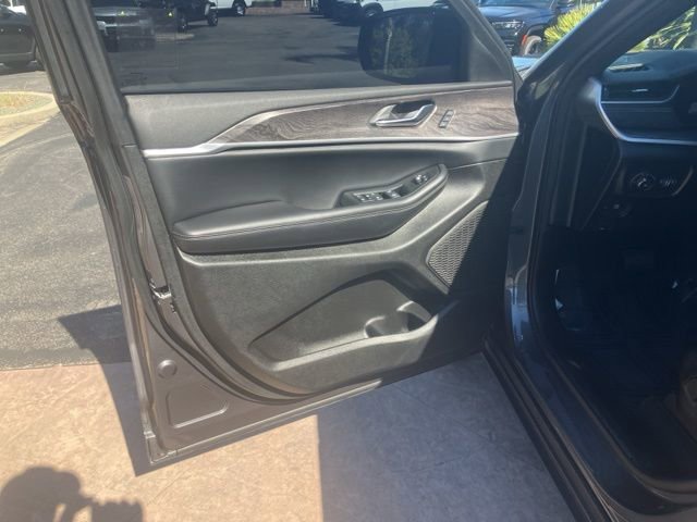 Used 2024 Jeep Grand Cherokee L Limited image 10