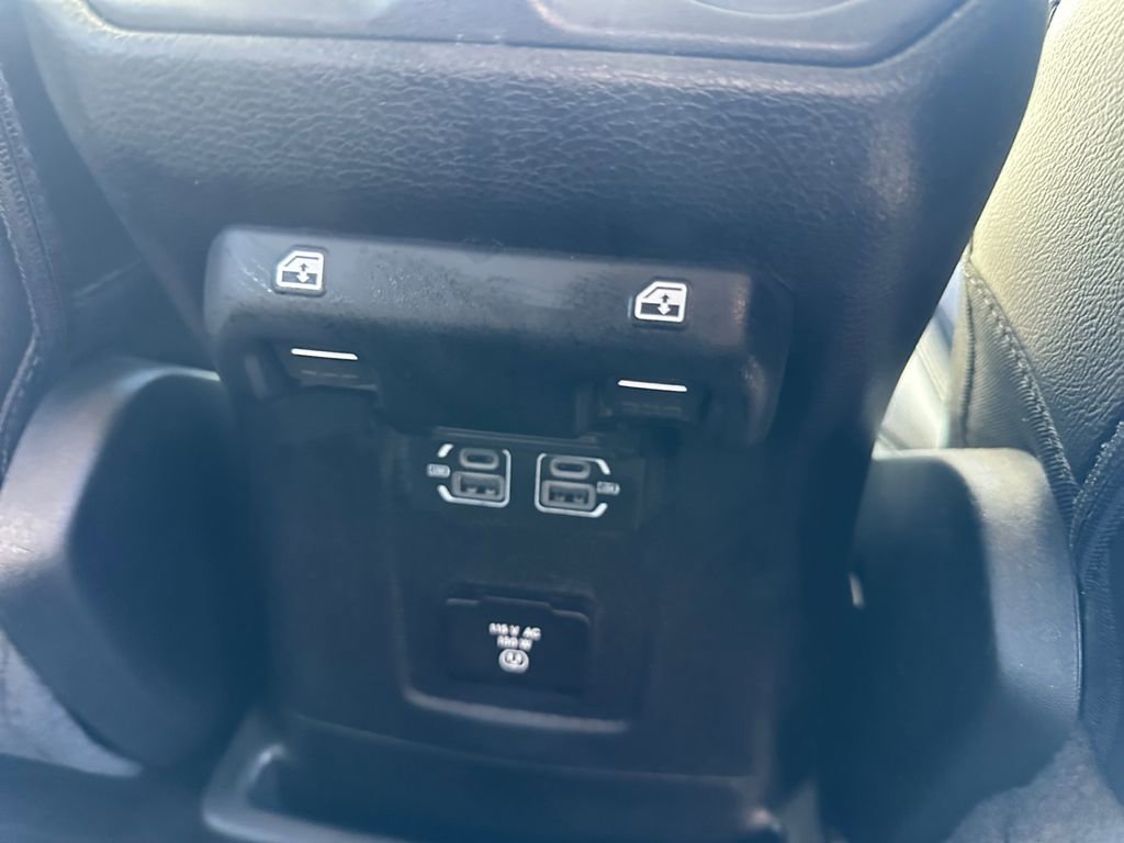 Used 2022 Jeep Wrangler Unlimited Sahara w/ Cold Weather Group image 16