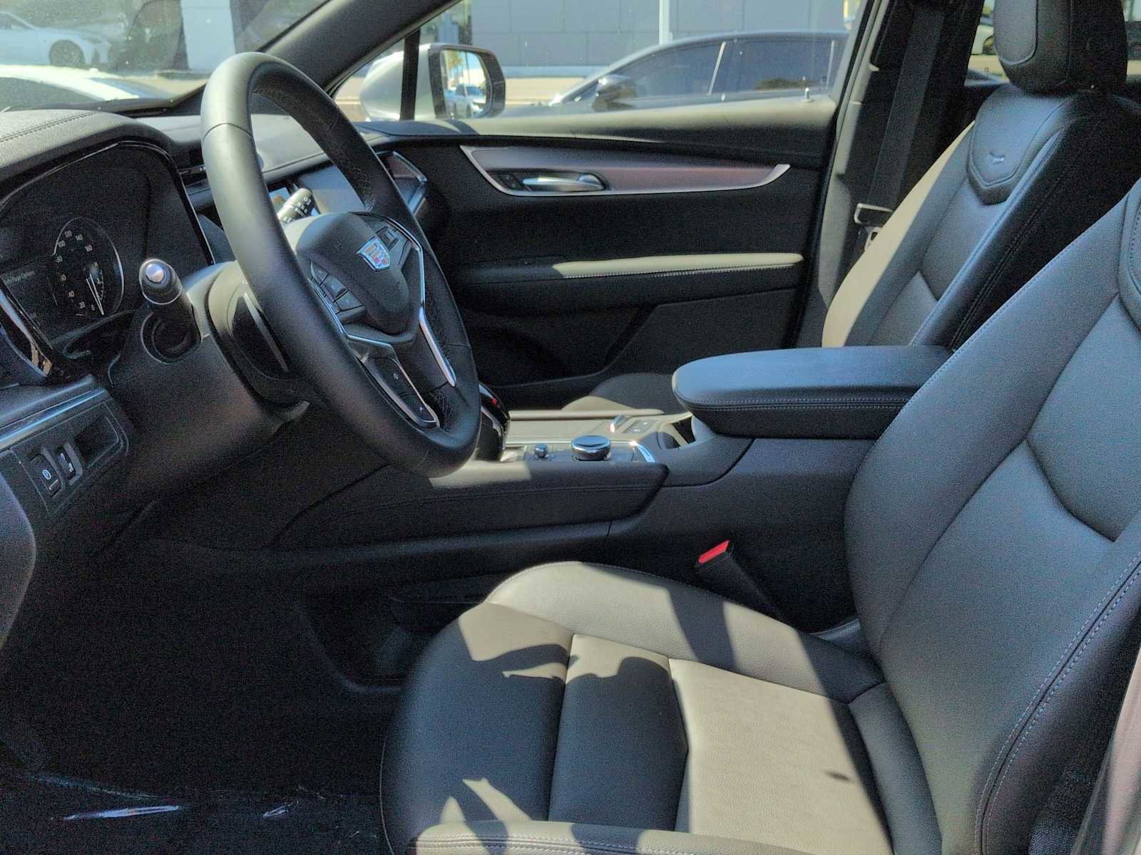 New 2025 Cadillac XT5 Luxury image 21