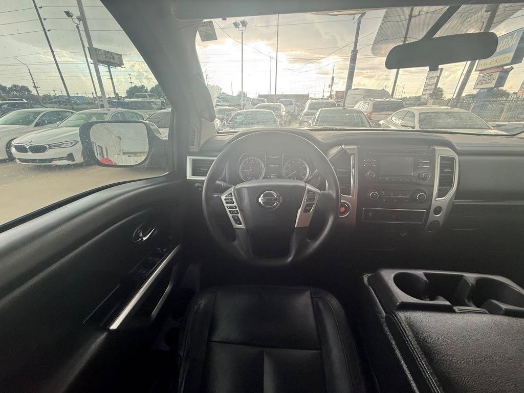 Used 2018 Nissan Titan SV RWD image 21