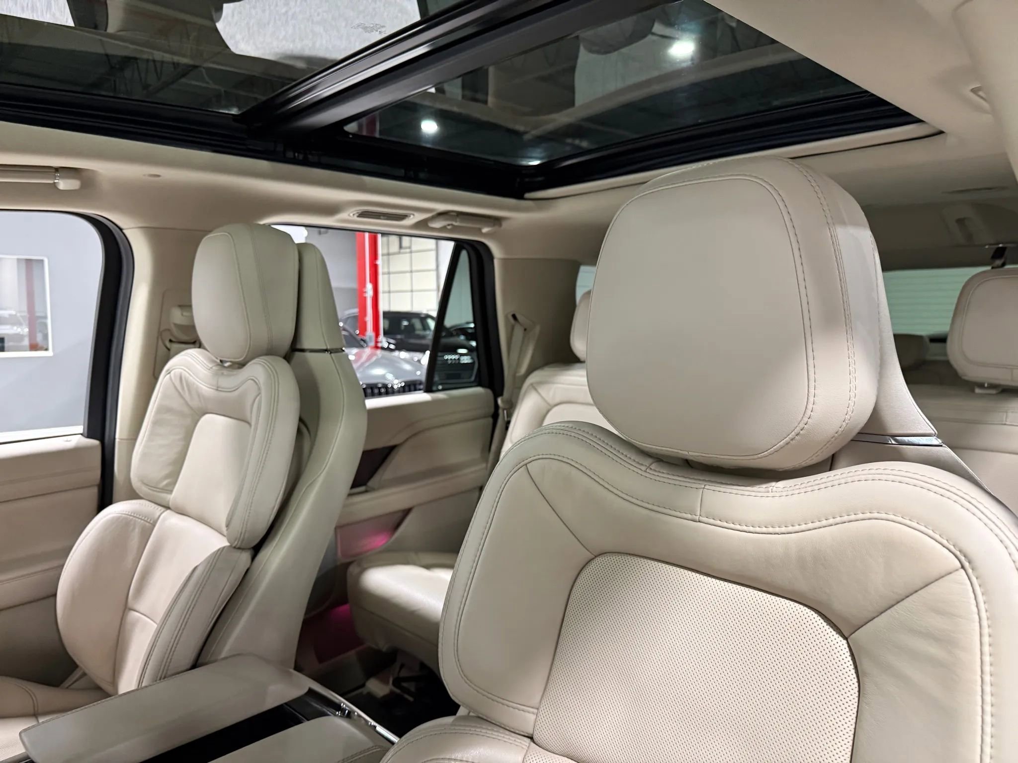 Used 2020 Lincoln Navigator Reserve w/ Luxury Package image 18