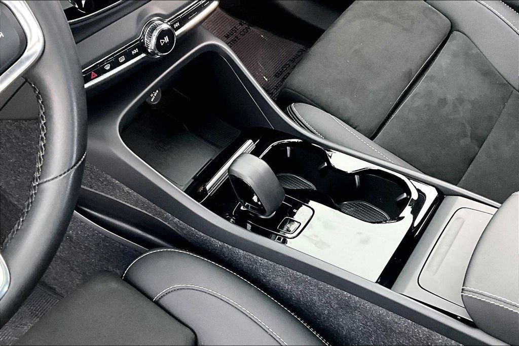 Certified 2023 Volvo XC40 Recharge Plus AWD/4WD image 18