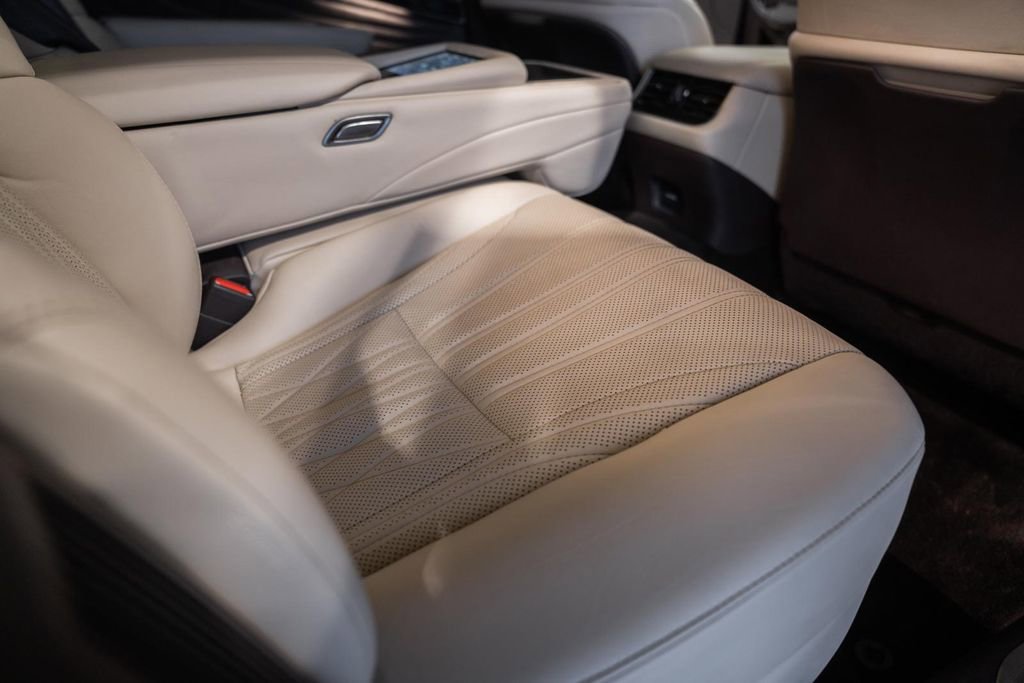 Used 2019 Lexus LS 500h w/ Luxury Package image 33