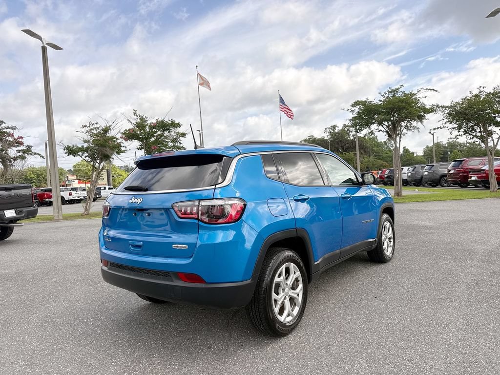 Used 2024 Jeep Compass Latitude AWD/4WD image 3