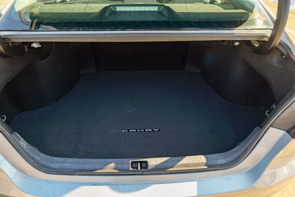 Used 2022 Toyota Camry LE w/ Carpet Mat Package (TMS) FWD image 55