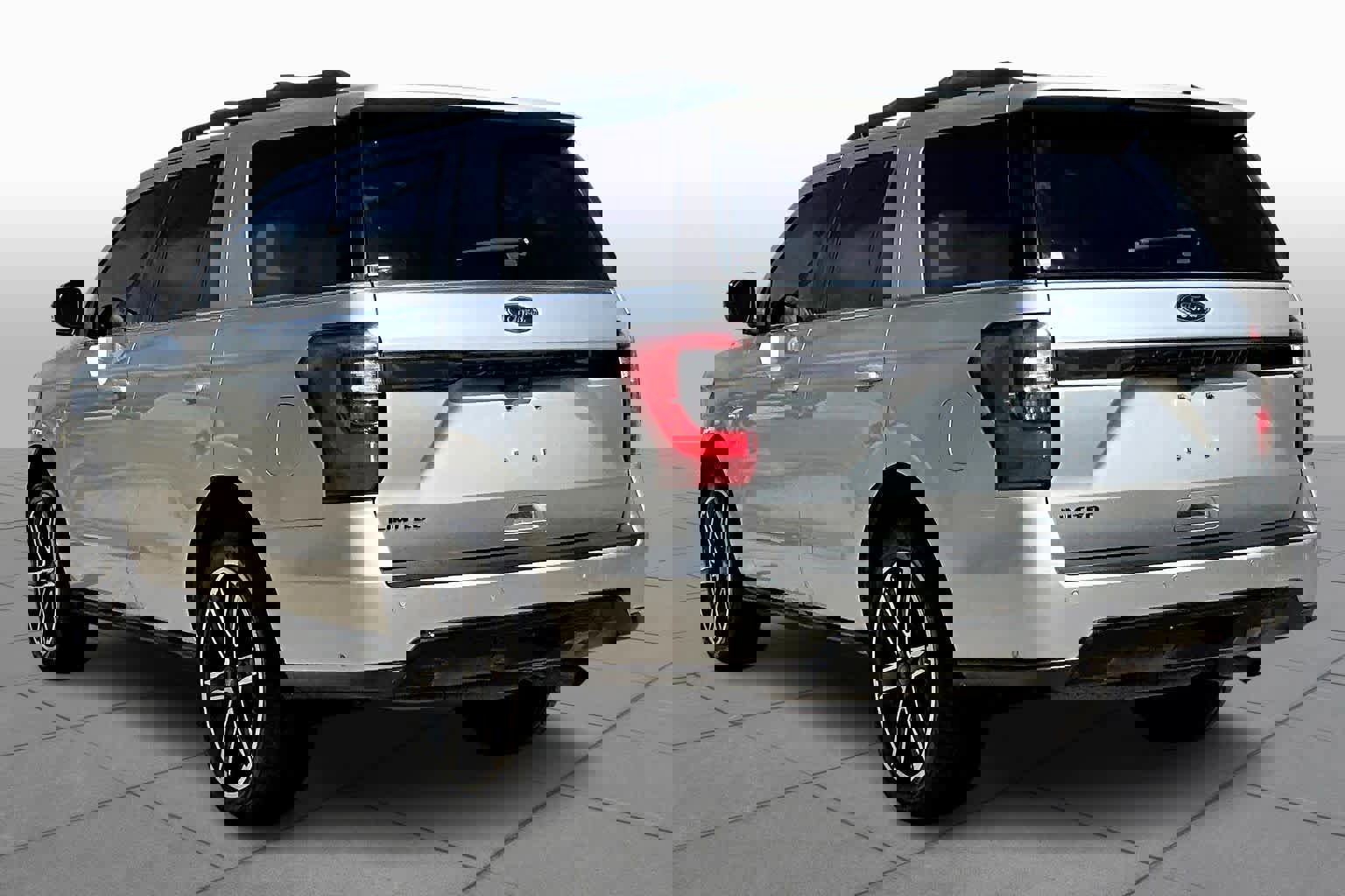 Used 2019 Ford Expedition Limited w/ Equipment Group 303A image 12