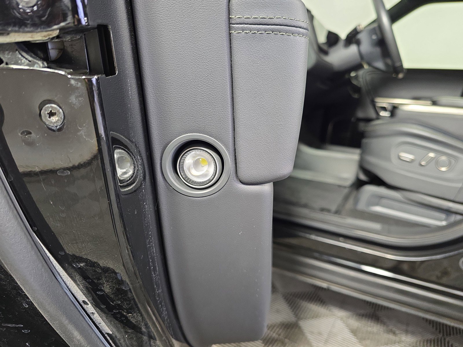 Used 2022 Rivian R1S Launch Edition image 32