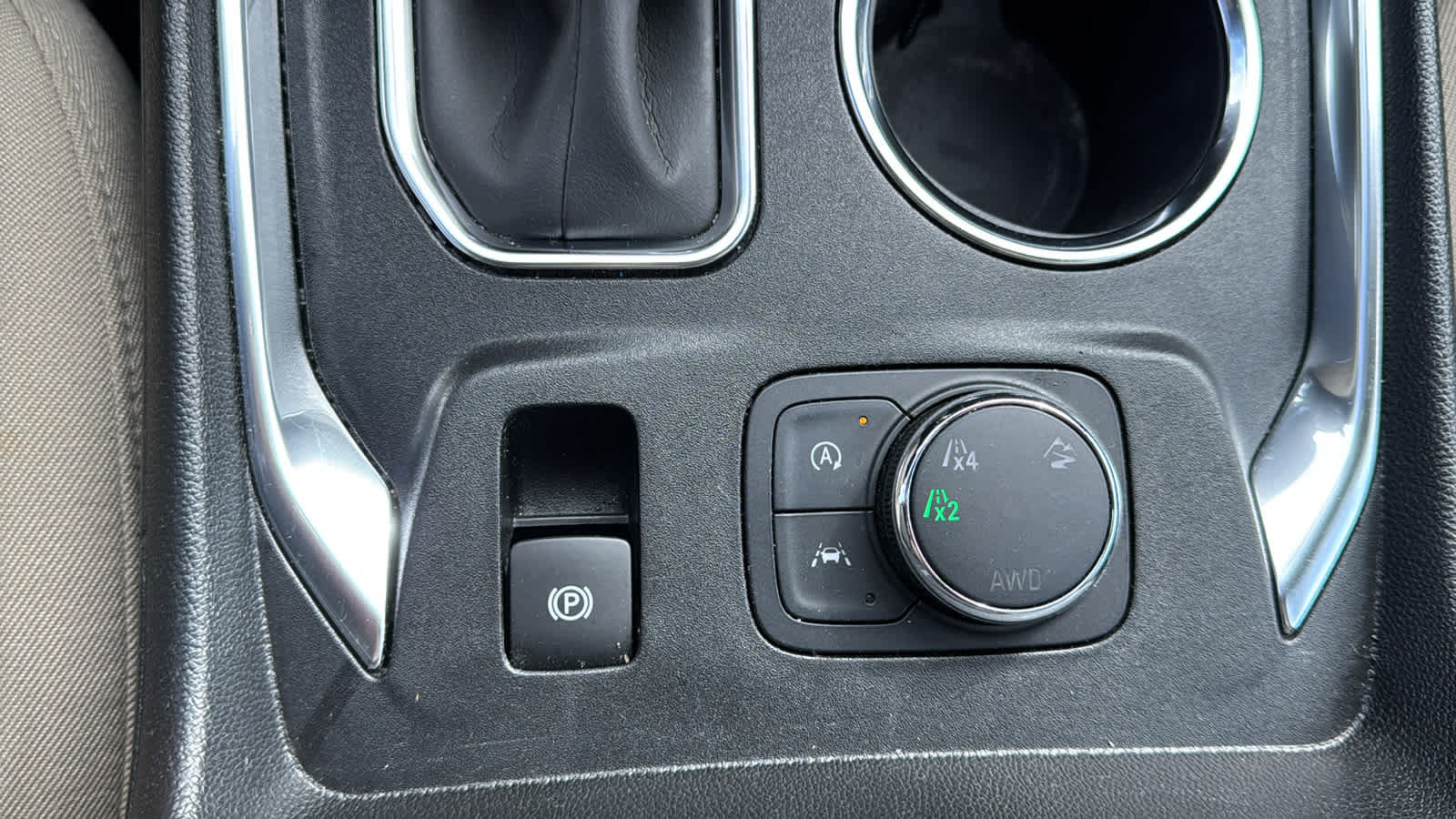 Used 2023 Chevrolet Traverse LS w/ Midnight/Sport Edition AWD/4WD image 13