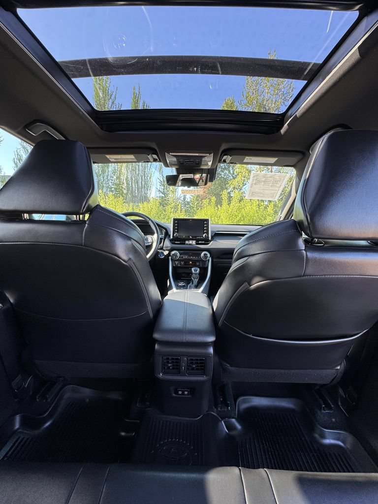 Used 2021 Toyota RAV4 XSE AWD/4WD image 32