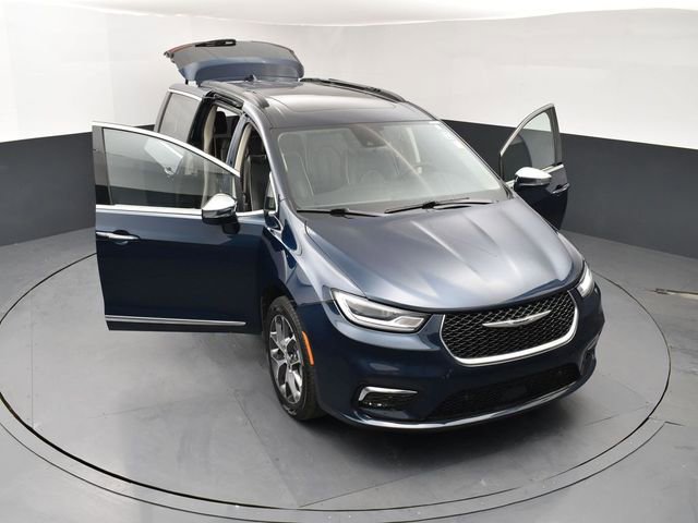 Used 2022 Chrysler Pacifica Limited image 25